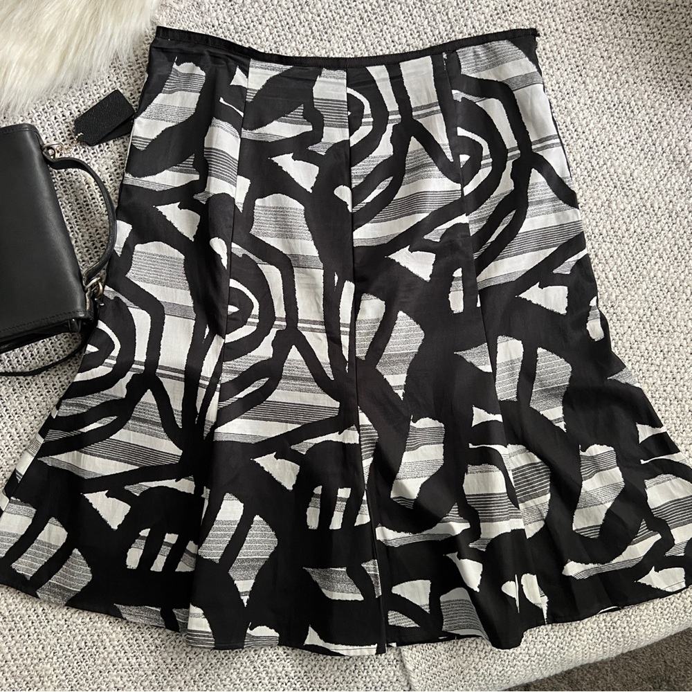 Dana Buchman | Black & White Abstract A-Line Skirt Size 6